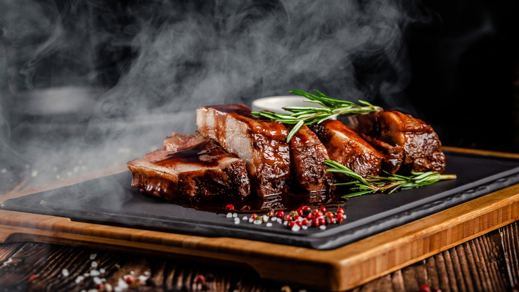 PORK RIBS WITH HOMEMADE BBQ SAUCE AND BREAD ROLLS