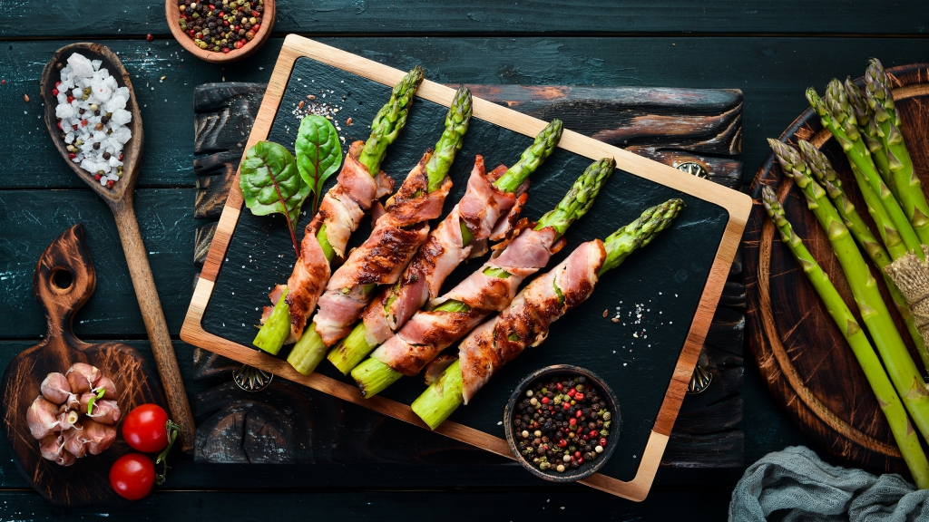 Blanched green asparagus with egg foam, bacon powder